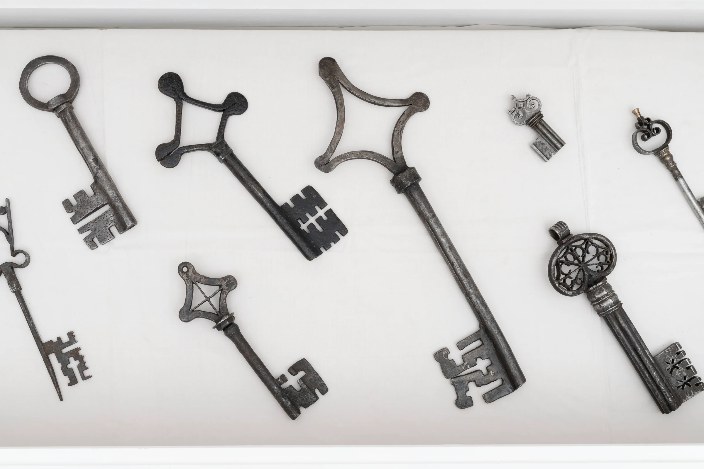 keys from the collection of Enzo Stella, installation view