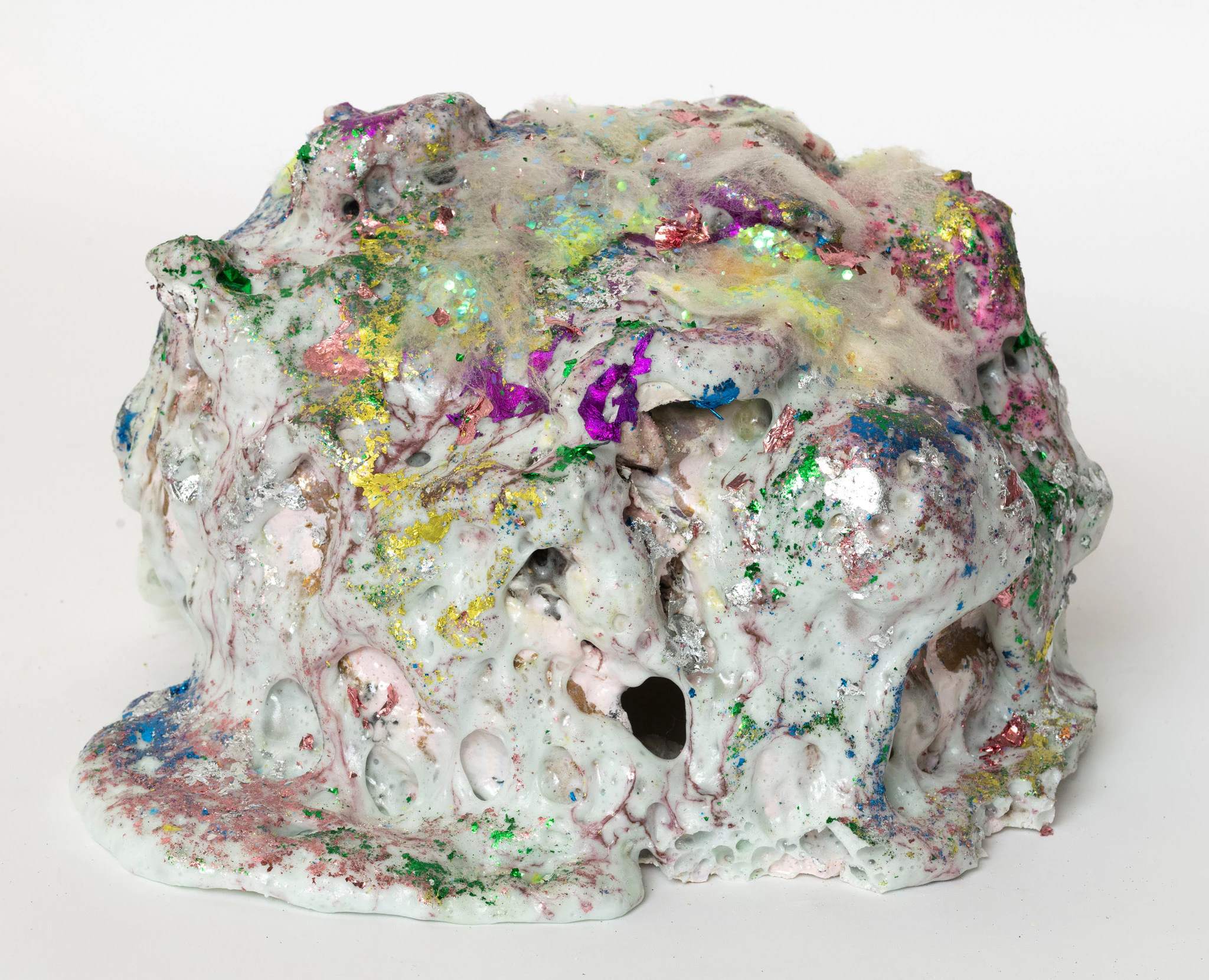 Coralla Maiuri, Pan Bianco sogna di partecipare il 9 dicembre a lozowski - krakowiskie, 2026, Mixed media on porcelain, 13 x 10 5/8 x 7 1/8 in 33 x 27 x 18 cm