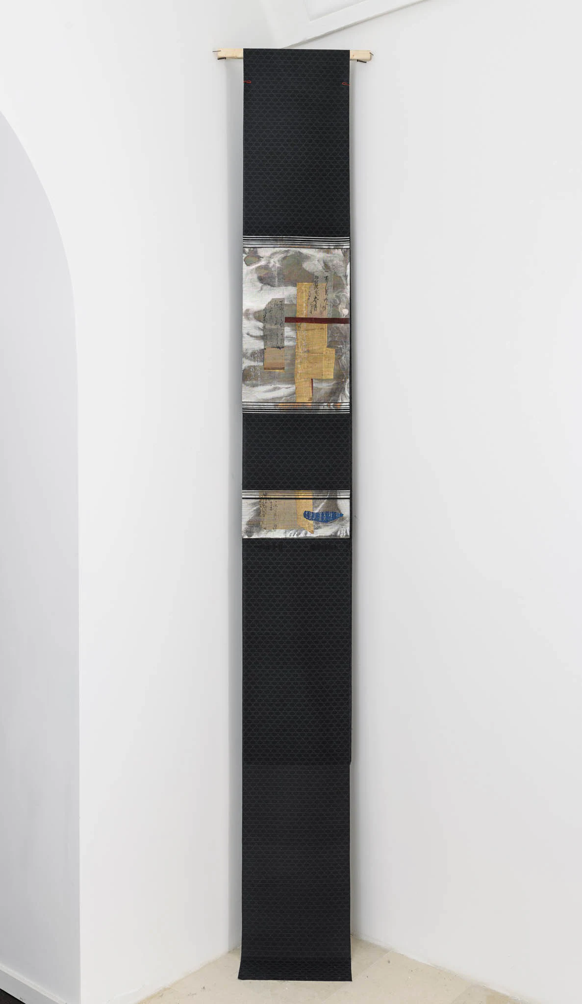 Issen Nishigaki, 帯(OBI), 2025, Silk, 133 1/8 x 14 1/8 in 338 x 36 cm