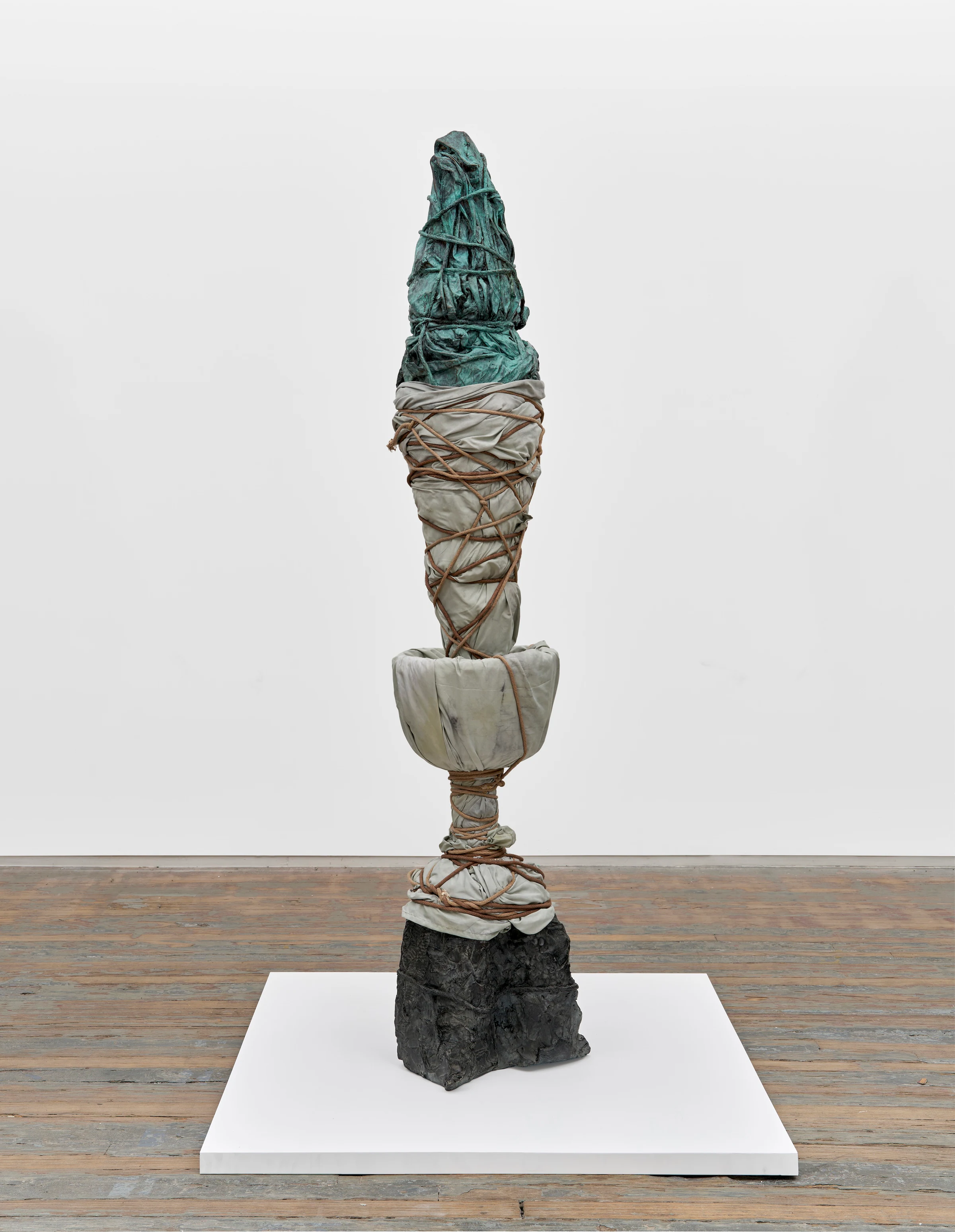 Leonardo Meoni, Samling, 2025, Bronze, textile, and rope, 76 x 15 x 14 in 193 x 38 x 36 cm
